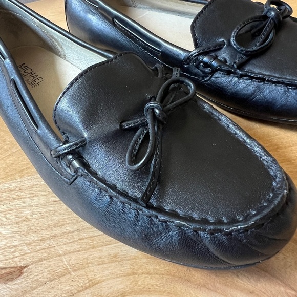MICHAEL MICHAEL KORS MOCCASINS 7.5 BLACK LEATHER RUBBER SOLE DRIVING LOAFER - Picture 4 of 12